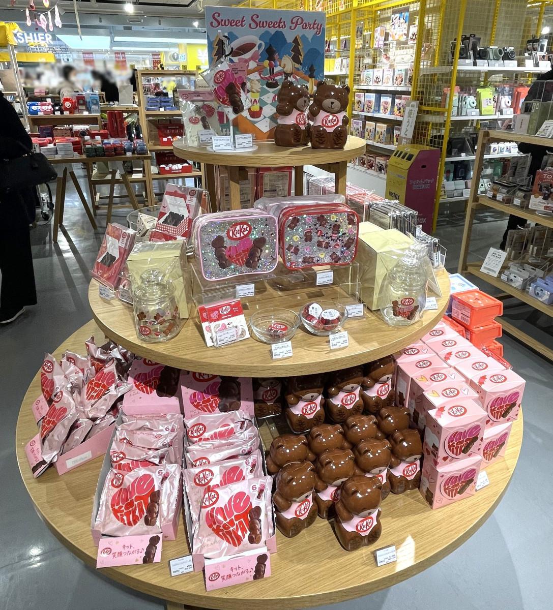 コップのフチ子」×「ご当地キティ」が福岡限定コラボ 県産イチゴが