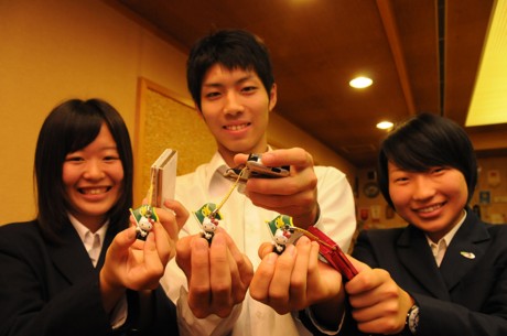 市船オリジナルキティちゃん」ストラップ2000個完売－利益全額を義援金