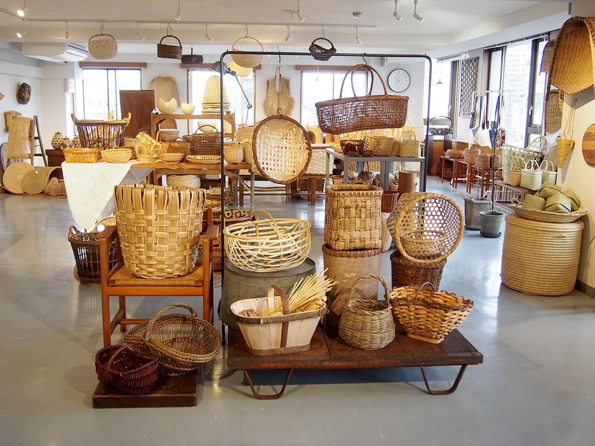 松本・城西に国内外の籠扱う「カゴアミドリ」 産地の近くで、手仕事