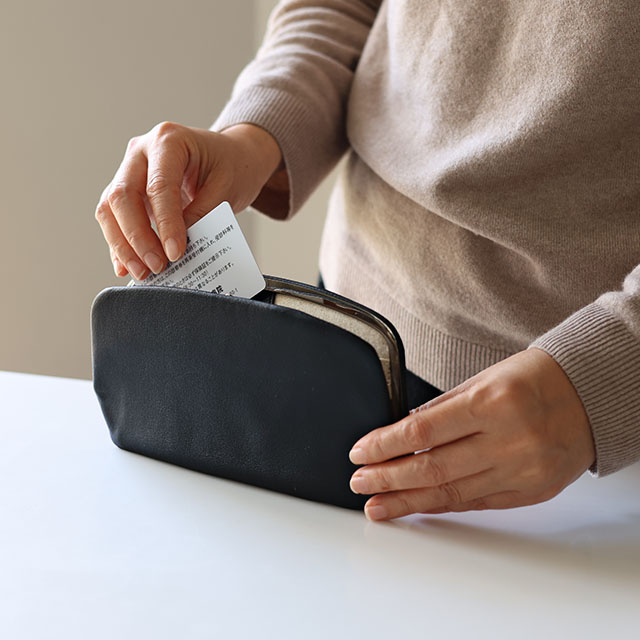 防水牛革のがま口長財布｜かばんの中身｜中川政七商店 公式サイト