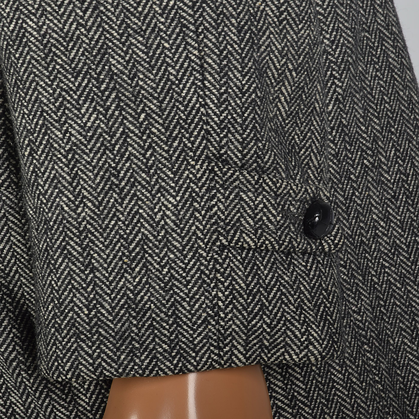 42 1970s Mens Winter Coat Black White Herringbone Wool Tweed Plush