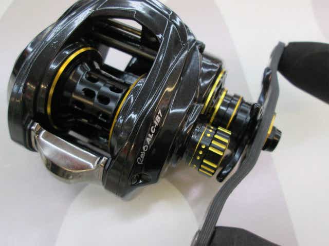 ジャンク部品取り用 アブガルシア レボ アカツキ 旧型 写真2枚