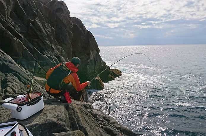 稀代の名竿「がま磯アテンダー2」磯竿の歴史に燦然と輝く | TSURI HACK