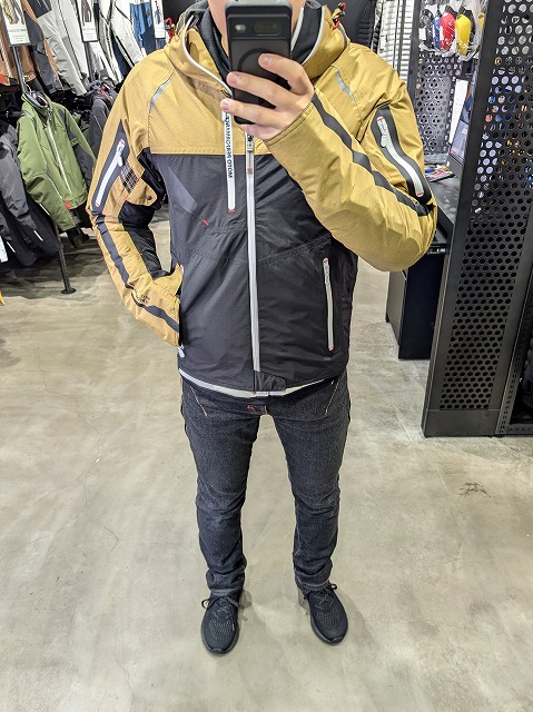 ホワイトグースダウンジャケットの使い方紹介： KUSHITANI三鷹店