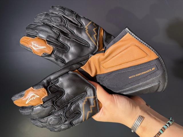 COGNITO SMART SHOCK グローブ Kanye west着用 COGNITO SMART SHOCK