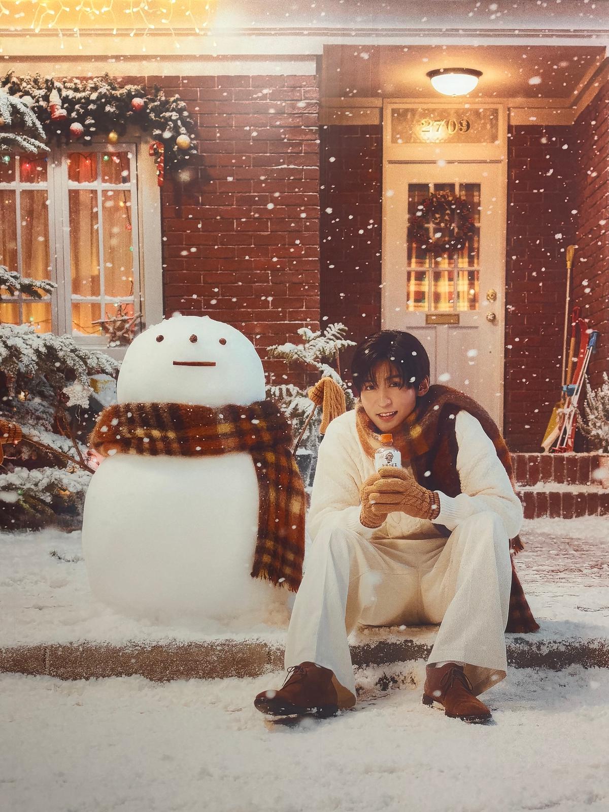 表参道】「午後の紅茶」イベントに目黒蓮が変身した雪だるまが！ 入場