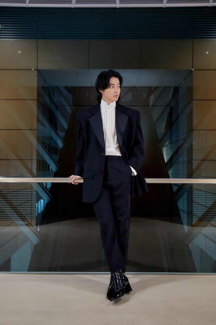 山崎賢人“全身サンローラン”華やか衣装に注目集まる 気になる総額は