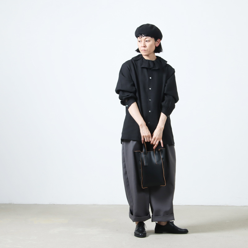 Vlas blomme (ヴラスブラム) コルトレイクリネン フリルカラーブラウス