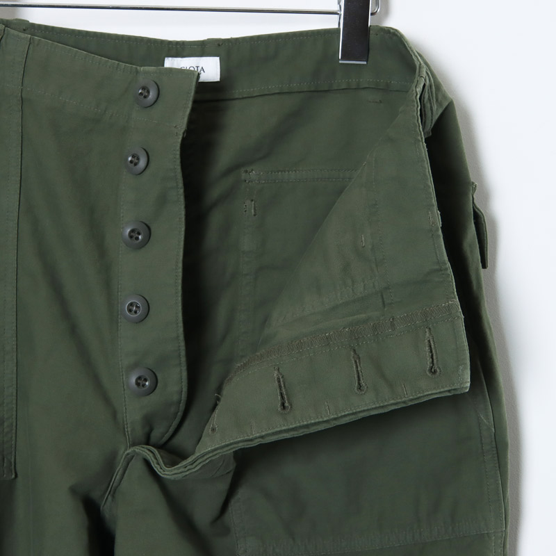 CIOTA (シオタ) スビンコットン ムラ糸バックサテン ベイカーパンツ