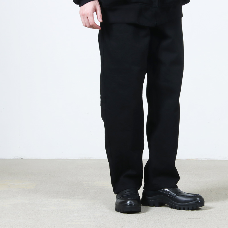 COMOLI (コモリ) ブラックデニム テーパードパンツ