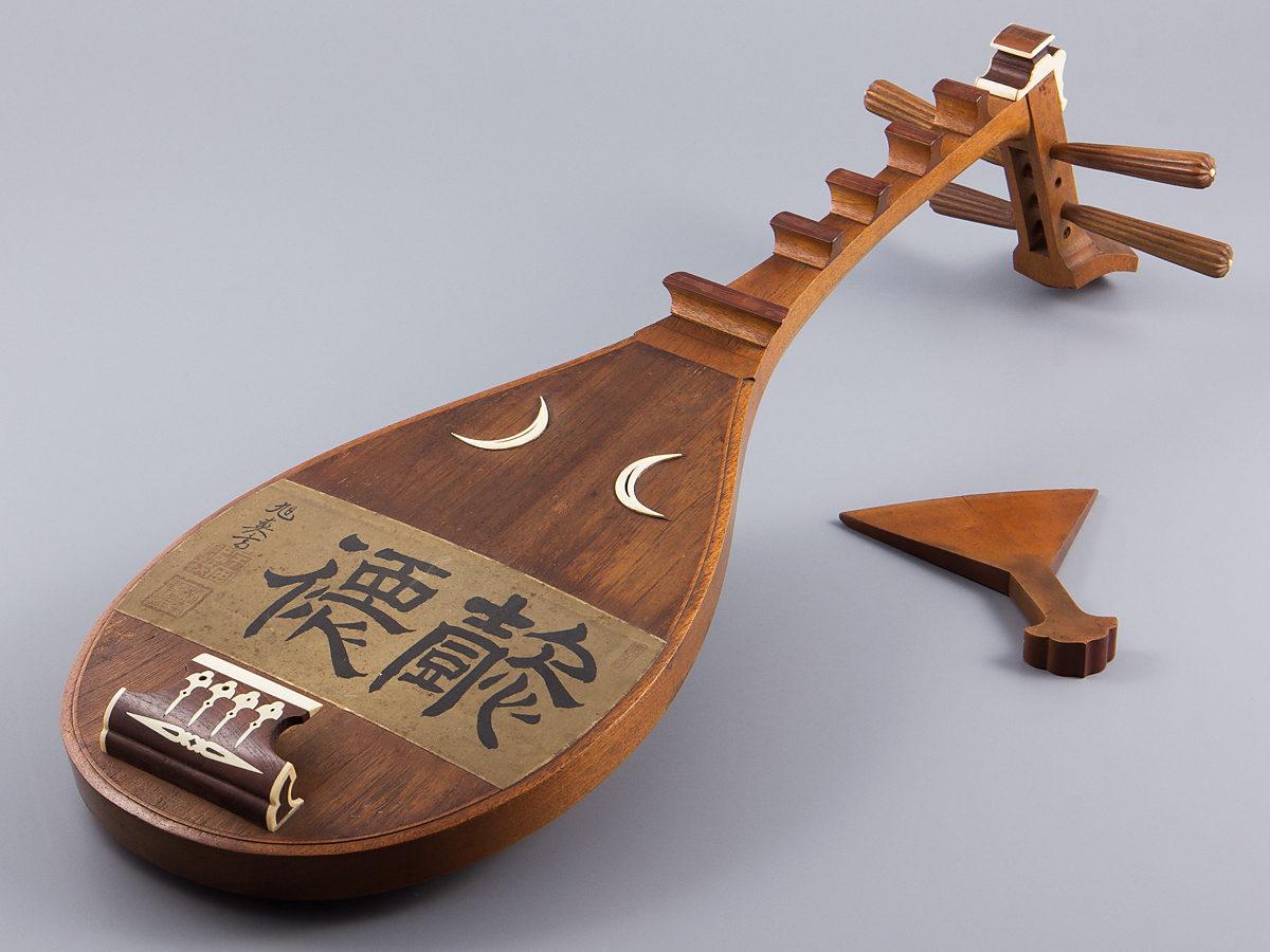 筑前琵琶 四弦五柱 半月細工 撥付き 和楽器 希少】 筑前琵琶 四弦五柱