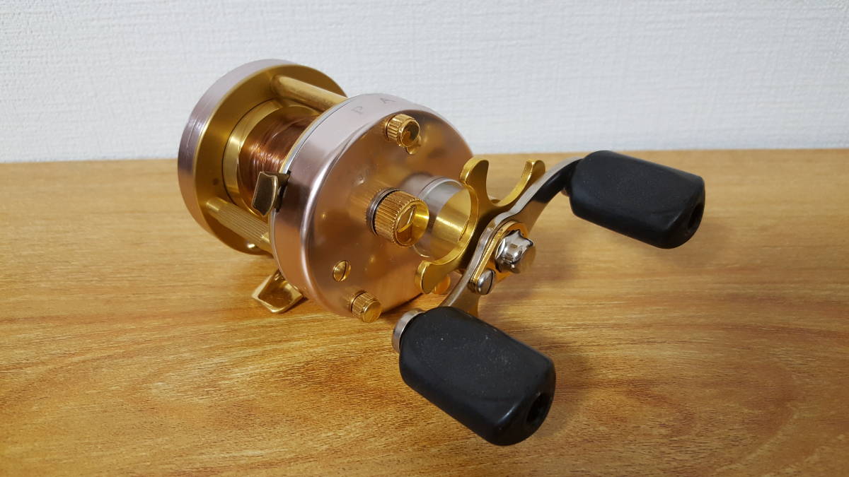 即決 希少 レア物 中古美品 メガバス パガーニ P300 ピンクゴールド 右