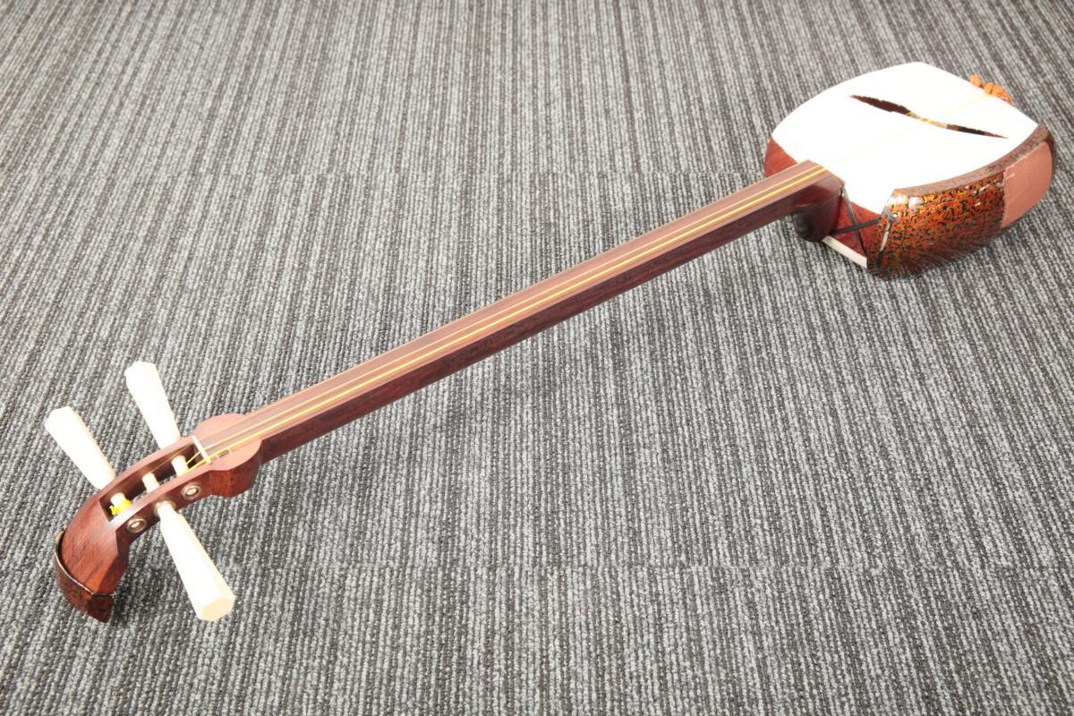 三味線 細棹 トチ紅木 子持ち綾杉胴 金細 二本溝 Amazon.co.jp: 三味線