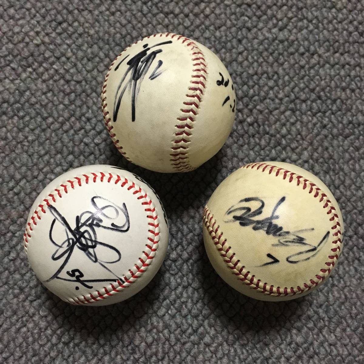 A30 566☆日本ハム選手 直筆サインボール 小笠原道大 2 坪井智哉7 野口