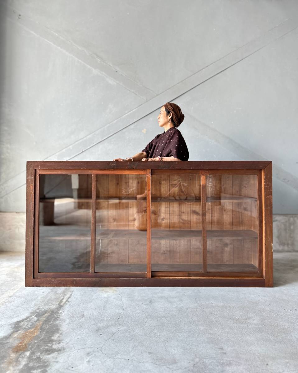 古い木枠のモールガラス戸棚収納棚食器棚キャビネット古家具