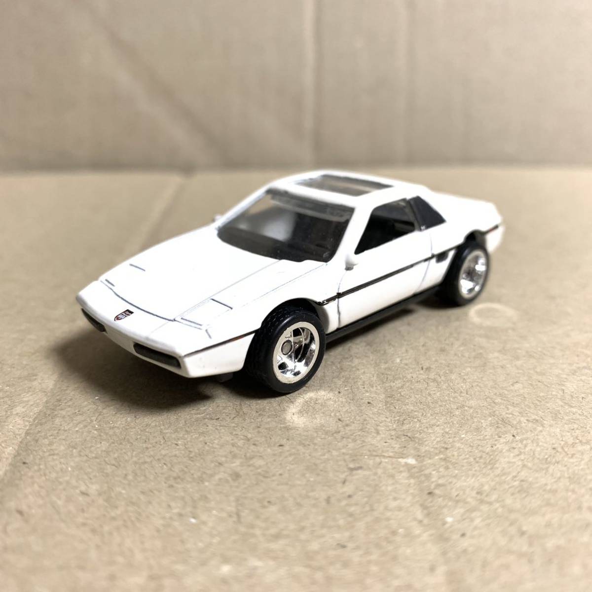 ホットウィール '84 ポンティアック フィエロ フェリスはある朝突然に