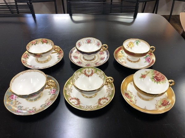 ノリタケ 東海銀行創業100年記念ティーセット 白地に金色装飾 ノリタケ