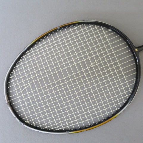 好評 YONEX ヨネックス バドミントンラケット 10 isometric super