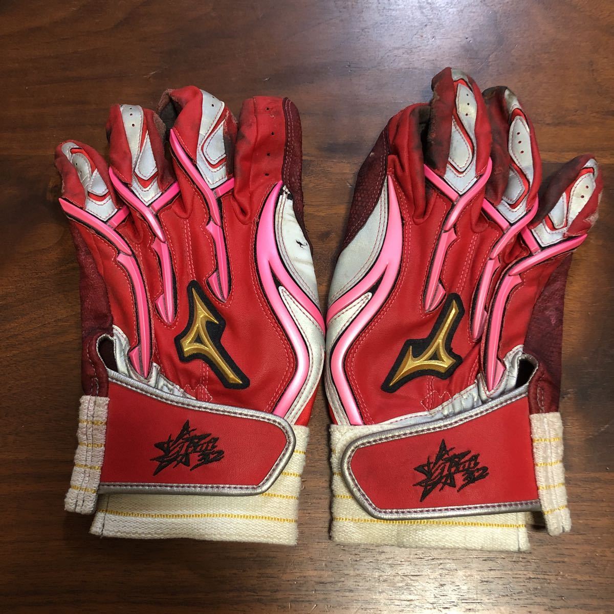 ミズノプロバッティング手袋 新井良太選手 【公式通販】