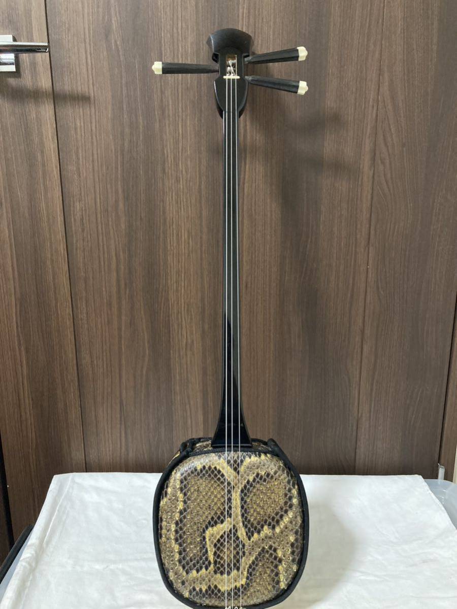 飛*騨様 三味線 ヘビ皮 3弦　中古品 飛*騨様 三味線 ヘビ皮 3弦 中古品