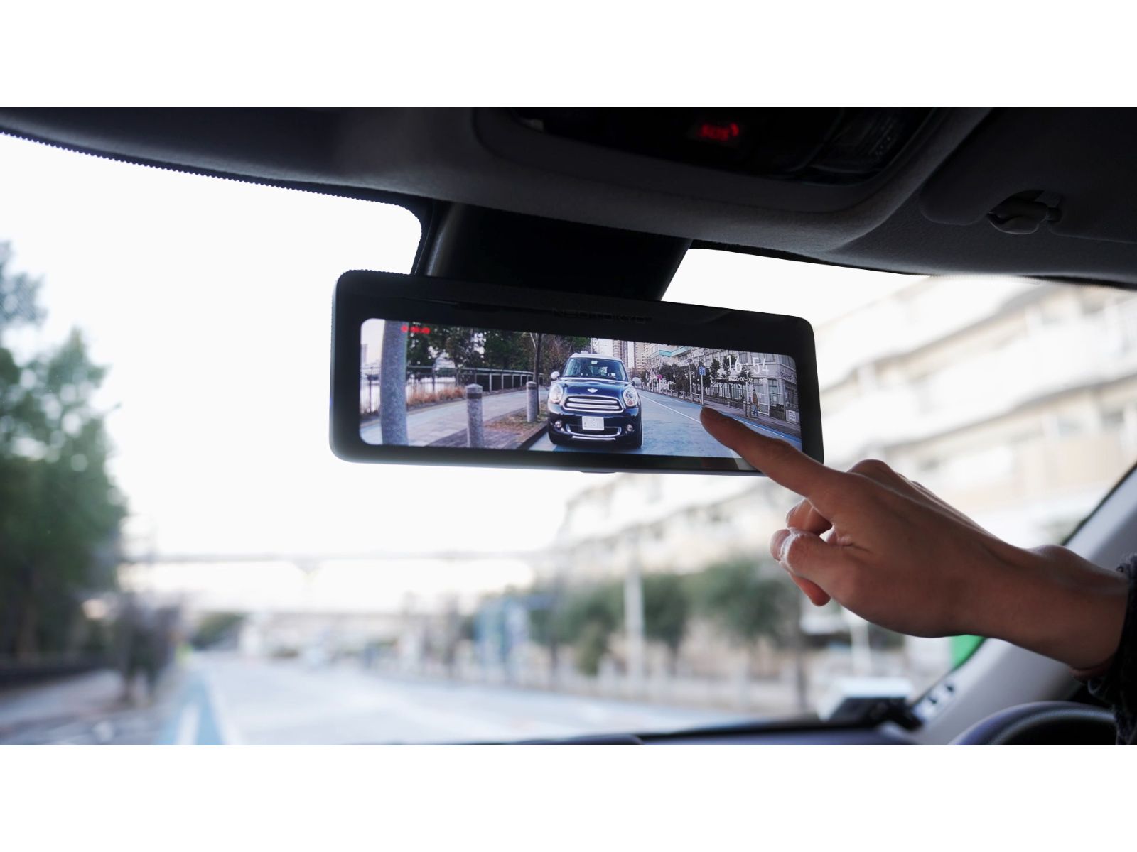 リアカメラ専用 デジタルミラー型ドライブレコーダーを発売 | 中古車