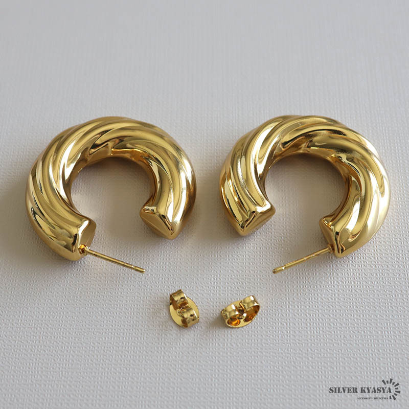 安心のステンレス素材 18KGP ワイドピアス ゴールド 金色 ツイスト