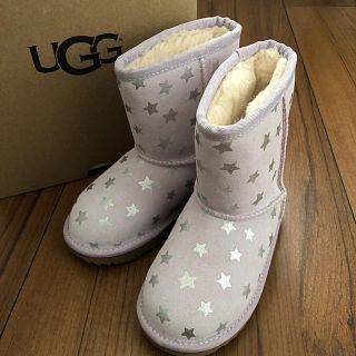 UGG（キッズ靴/シューズ(15cm~) ・ シルバー/銀色系）のフリマアイテム一覧