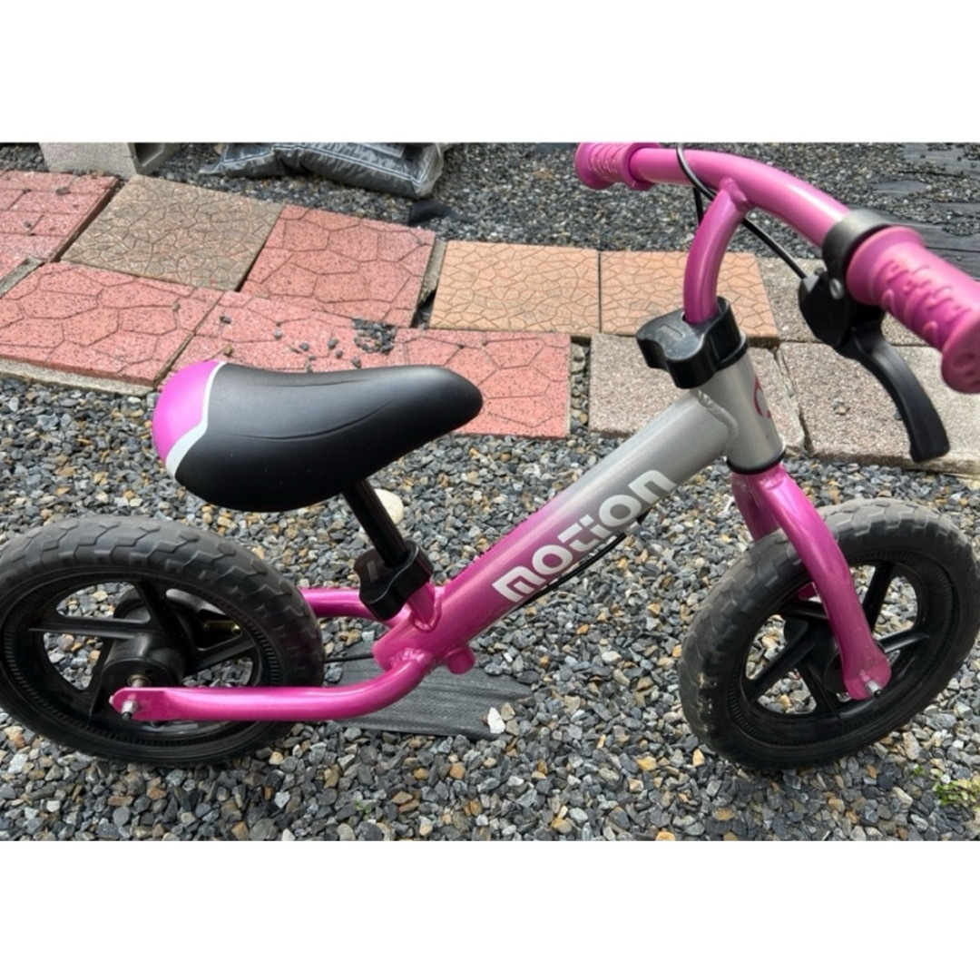 ストライダーmotion ピンク ペダル無しでバランス良く早く自転車に乗れ