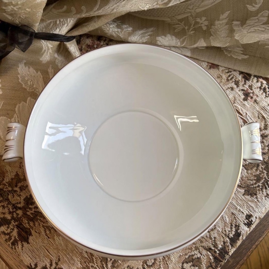 WEDGWOOD - 英国製 黒壺 WEDGWOOD MIRABELLE可憐な花柄カバード