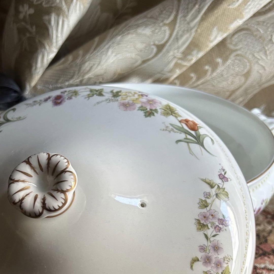 WEDGWOOD - 英国製 黒壺 WEDGWOOD MIRABELLE可憐な花柄カバード