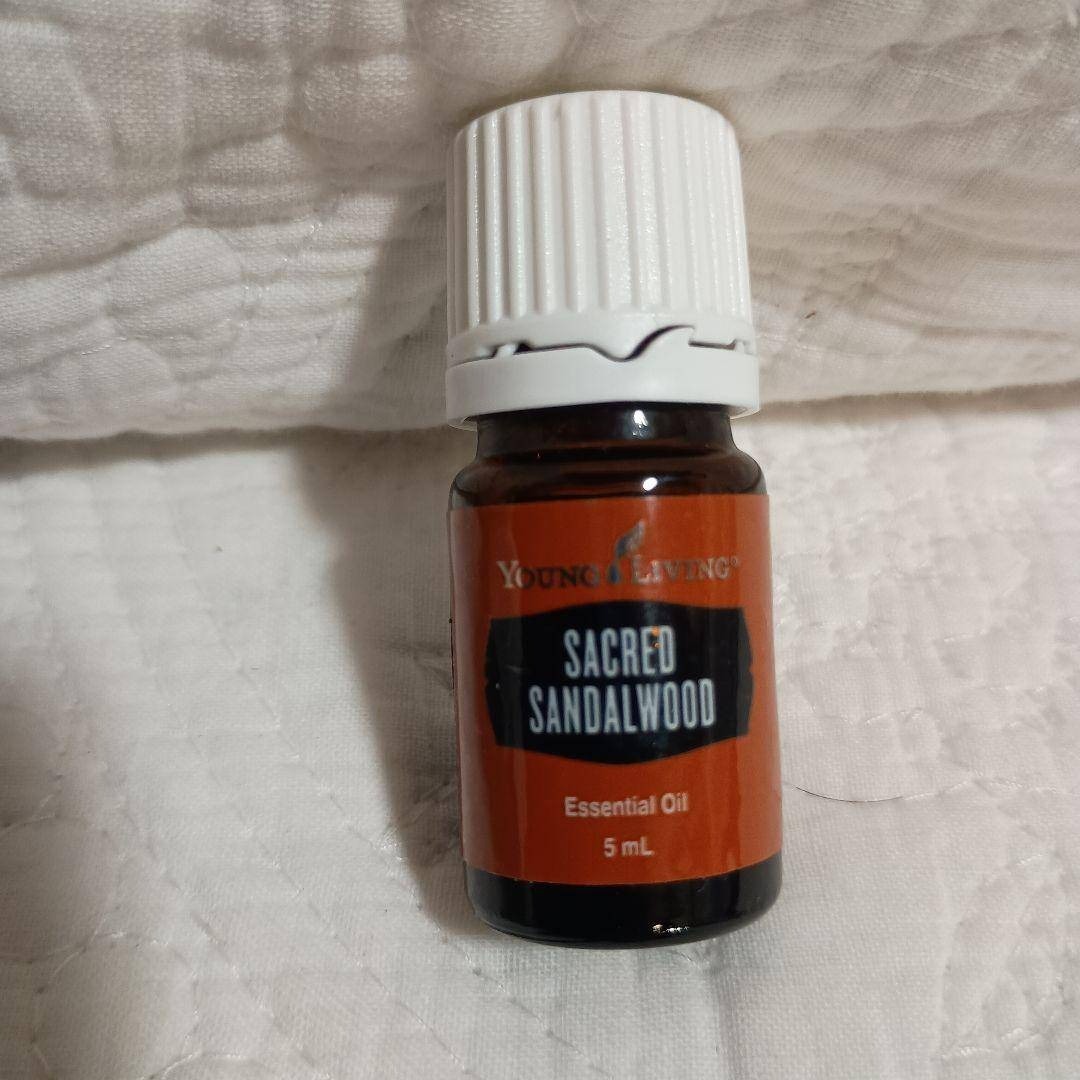 Young Living セイクレッド サンダルウッド 5ml