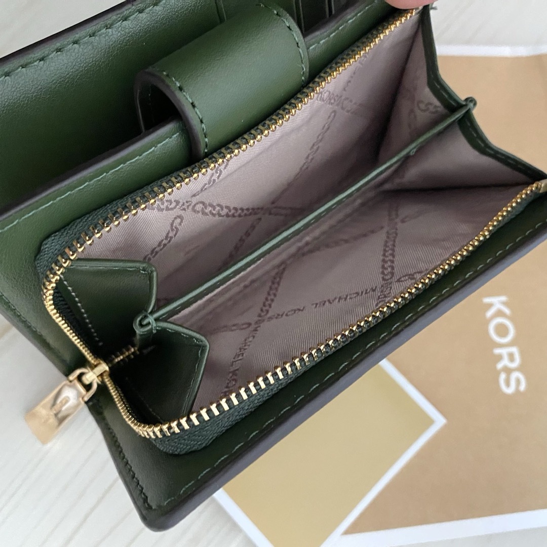 MICHAEL KORS - 新品 MICHAEL KORS 折り財布 アマゾングリーン 二