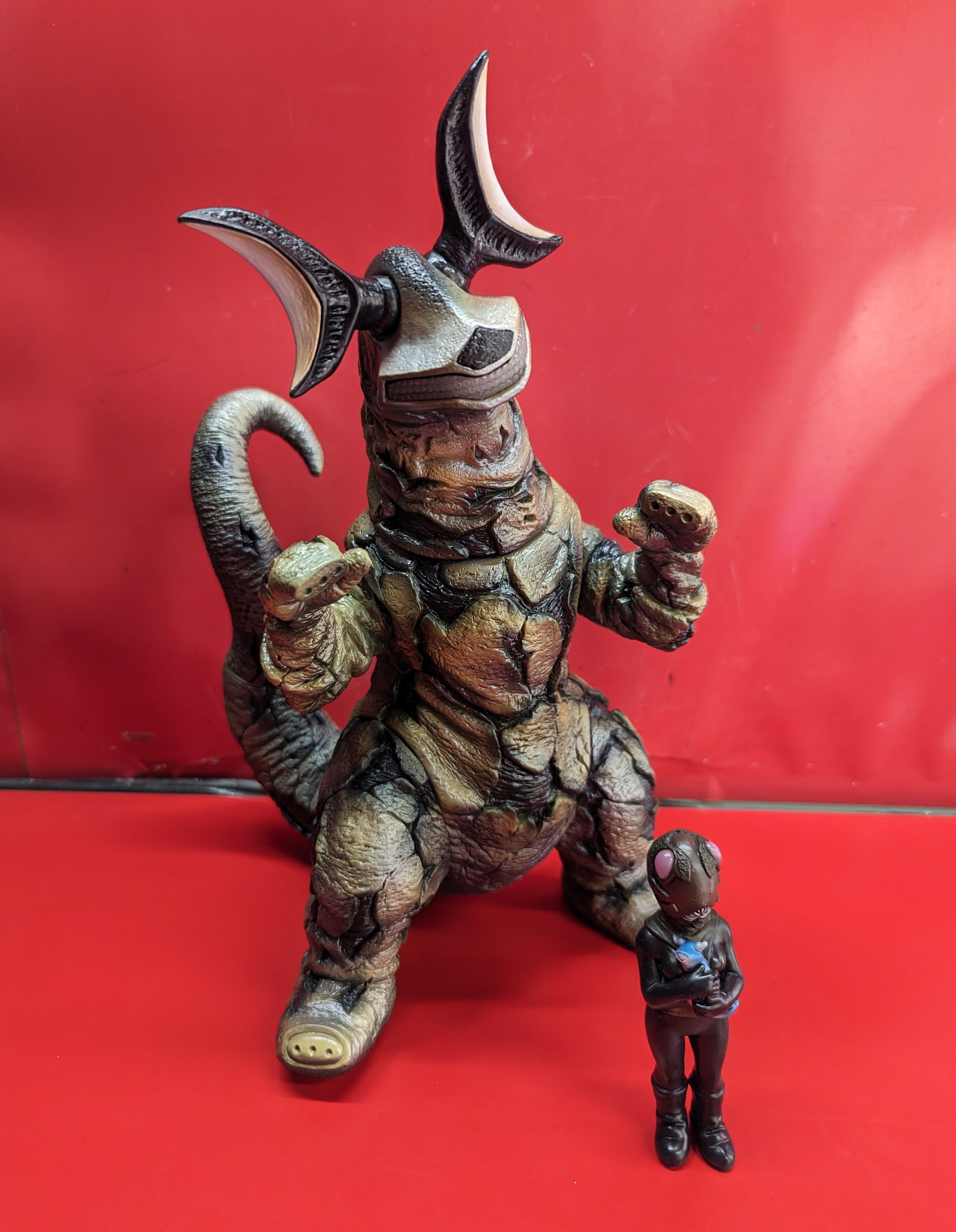 フューチャーモデルズ ￼ウルトラセブンソフビ シリーズ エレキングと