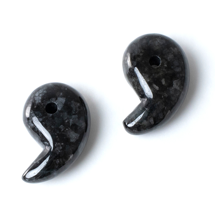 粒売り/バラ売り】勾玉 黒翡翠（ブラックジェダイト）30mm｜天然石