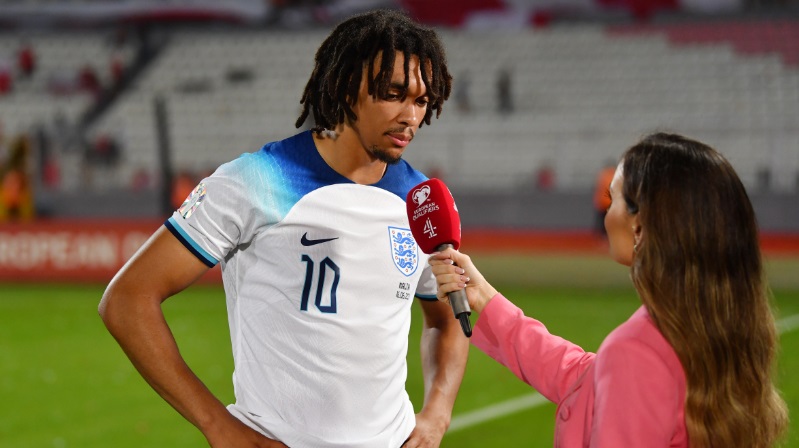 トレント アレクサンダー アーノルド ユニフォーム イングランド代表