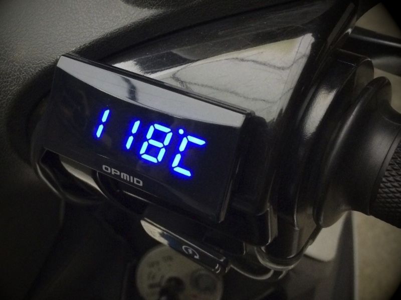 5型シグナスXにも付いたぞ！OPMIDのPnPサーモメーター！【カウルの外し