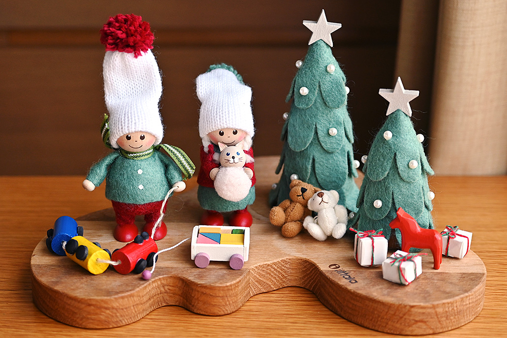 ノルディカニッセ ネコのぬいぐるみを抱えた女の子 Joy to the world