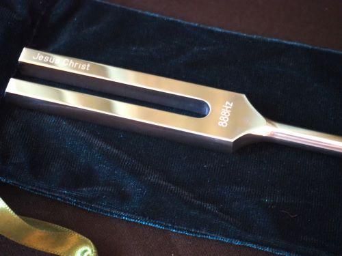 888Hzジーザスクライスト 鏡面仕上げ - マドモアゼル・愛公式ショップ