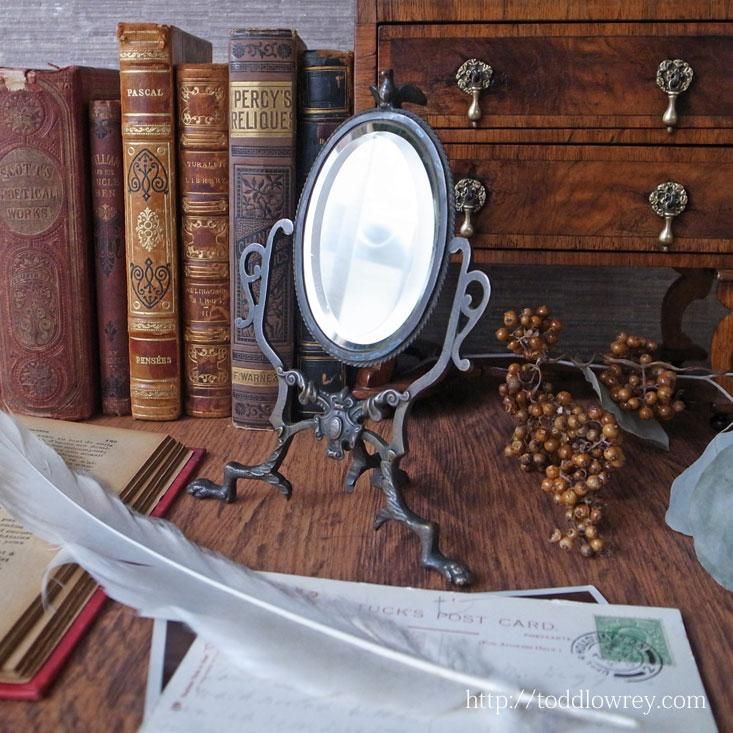 月光の雫を溜めた鵲の鏡 / Antique Bronze Stand Mirror with Magpie