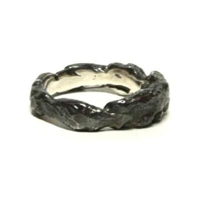 シルバーのごつごつした感じのリング。アクセサリー渋谷【kensscratch
