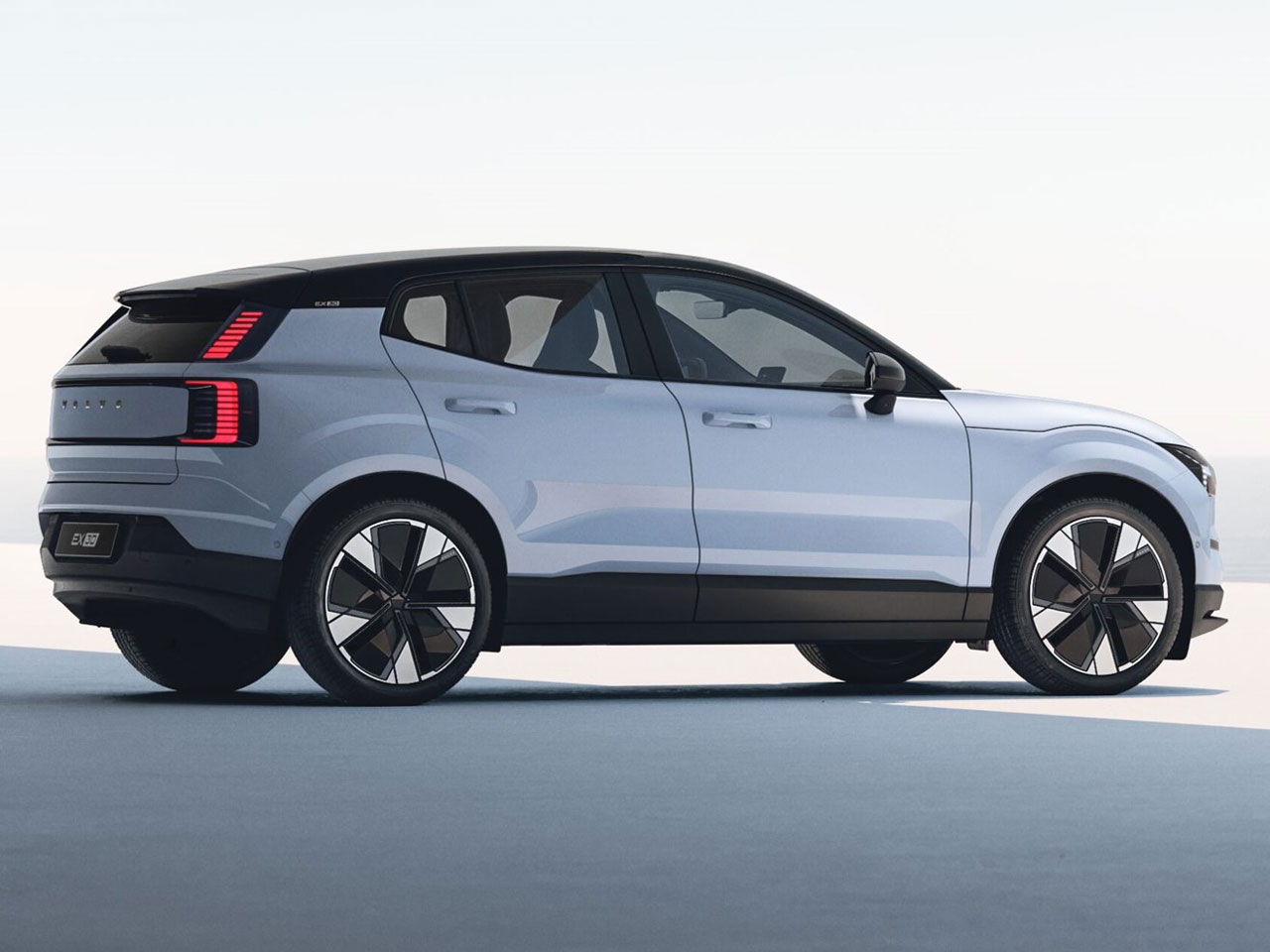 ボルボ EX30 2023年モデルの価格・グレード一覧 価格.com