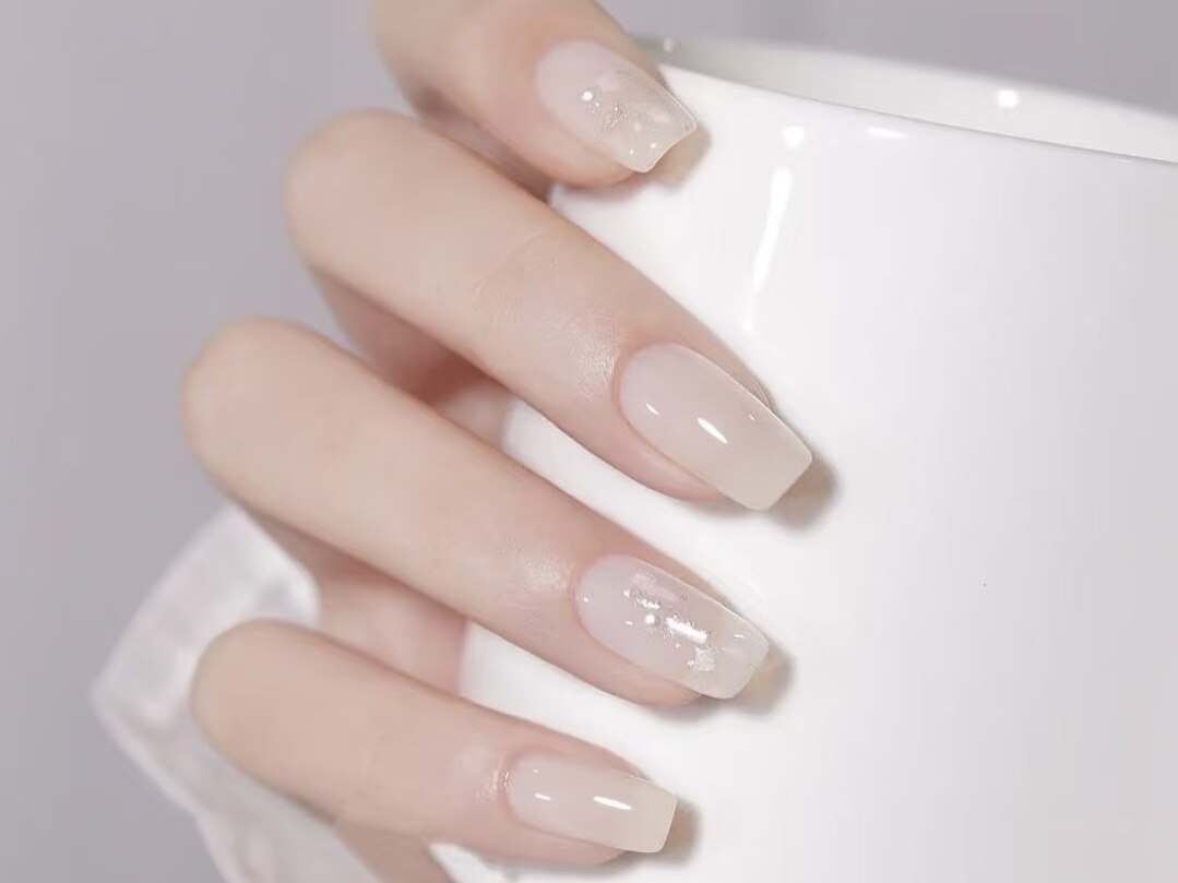 2026年冬トレンド】ホワイト ワンカラー ハンドのネイルデザイン集