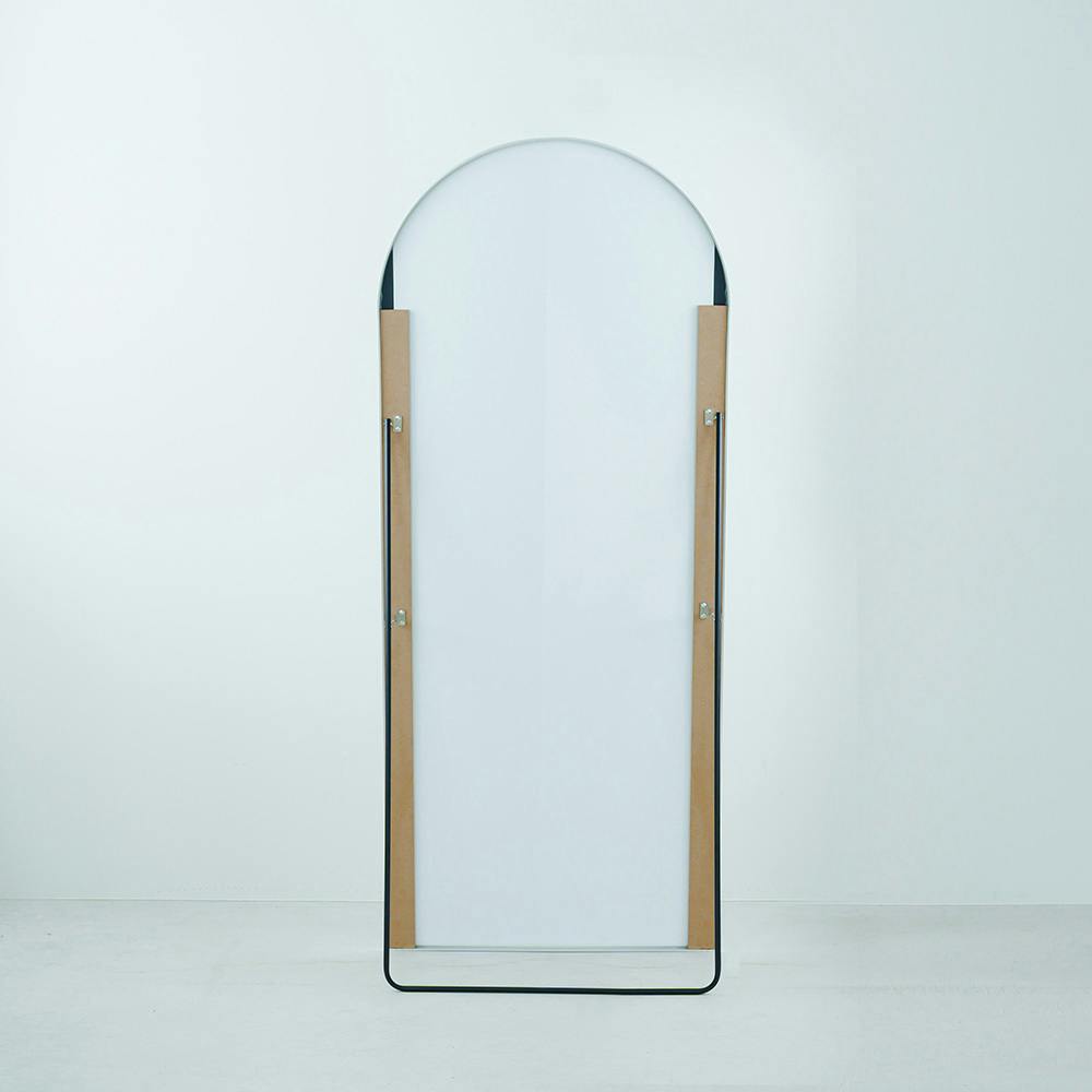 スタンドミラールーミー(アーチ) [シルバー]】幅60.5×奥2.9～37×高さ