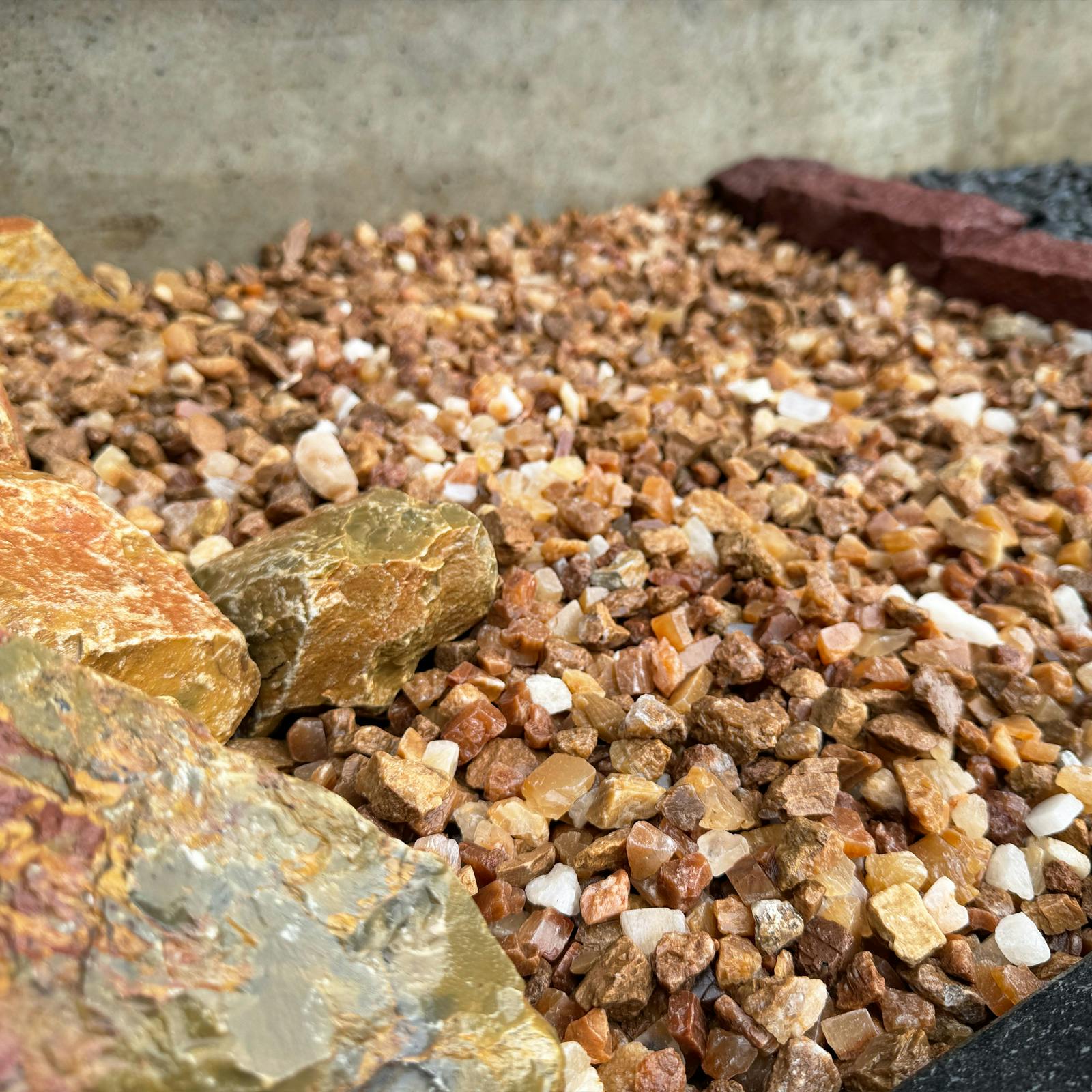 TAIKOH クオーツブラウンラフ 3分 10-15mm 10kg 天然 石英岩 化粧砂利