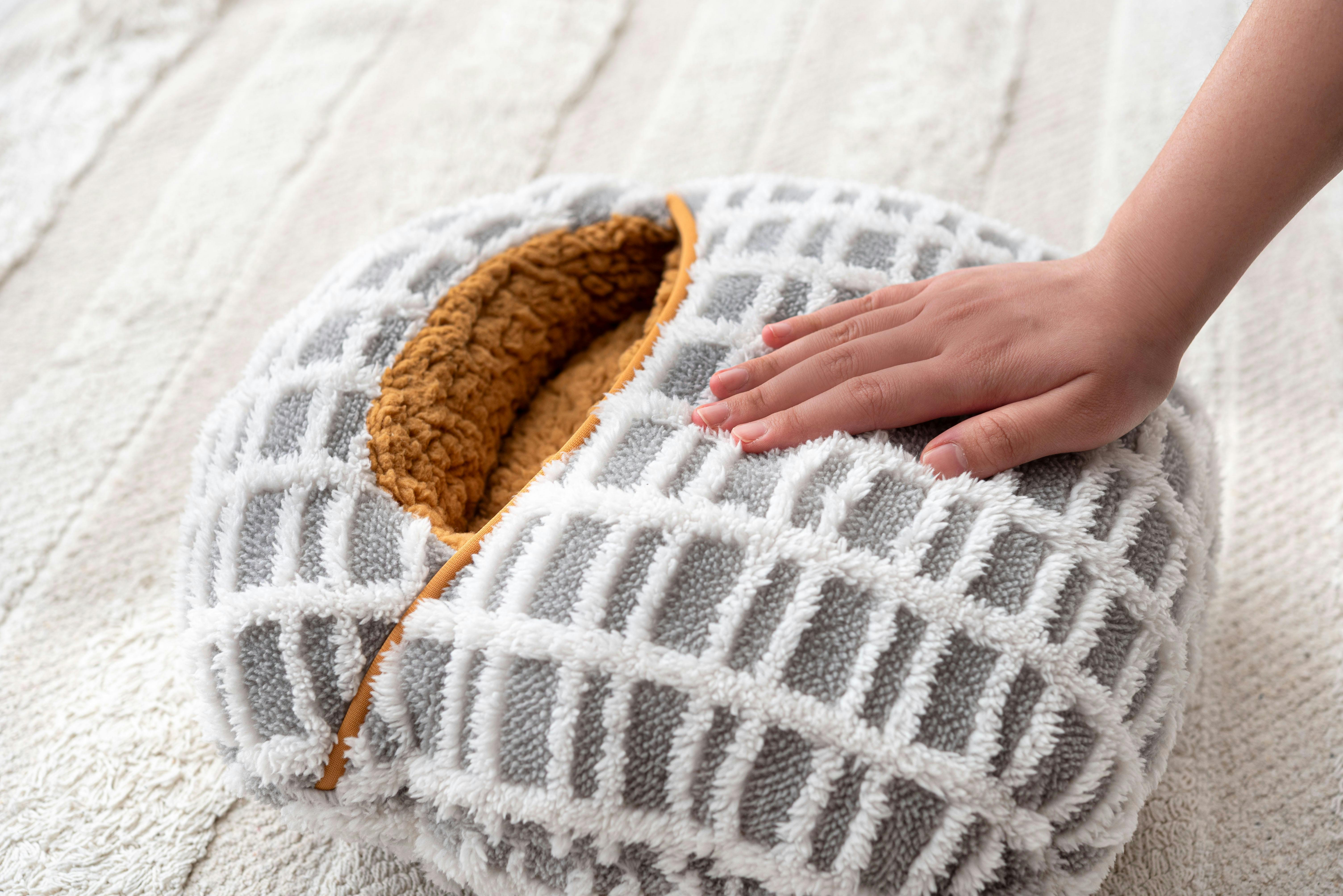 Room Essence ボアチェックーフットインクッション 約W37×D37×H15.5