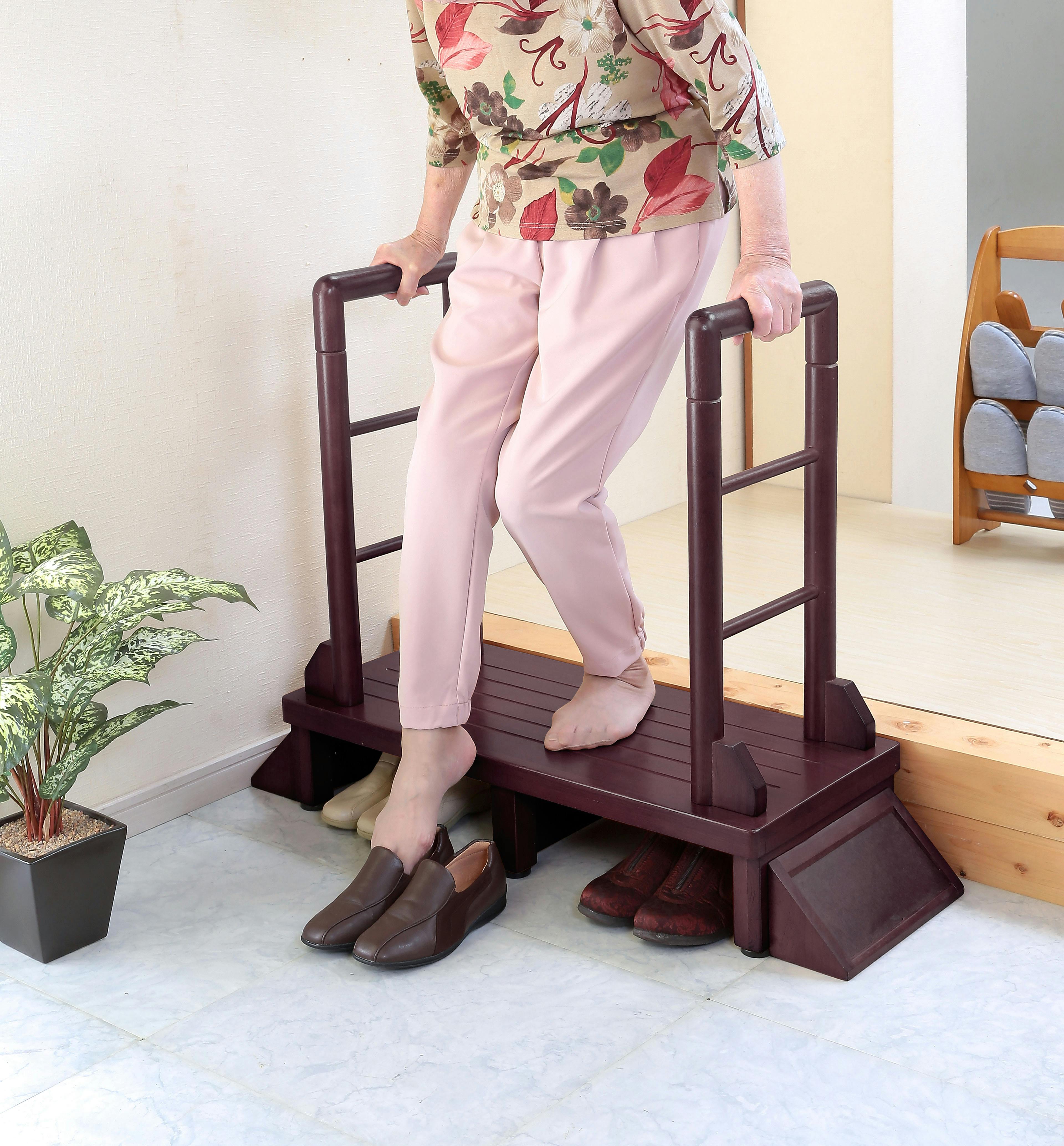 タック Vita 両手すり付き玄関台 80cm ダークブラウン 踏み台 サポート