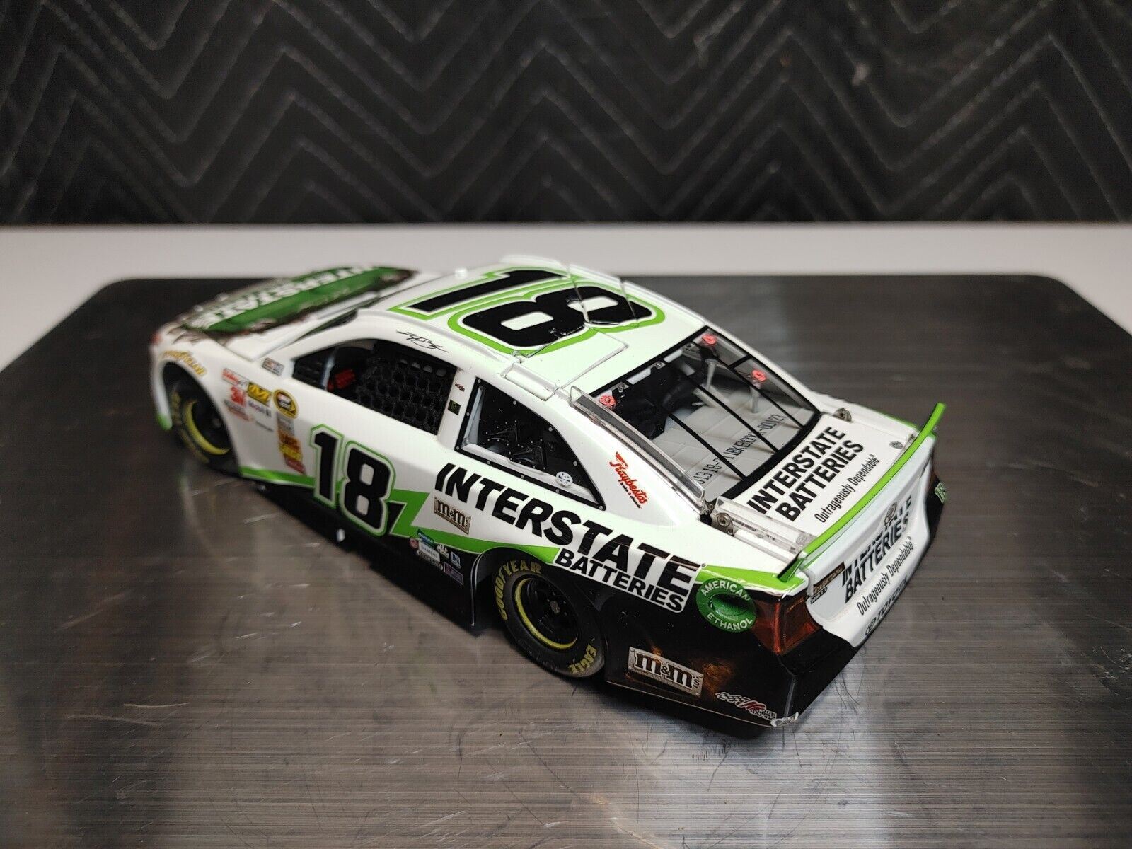 AUTOGRAPHED 2013 Kyle Busch #18 Interstate Batteries 1/24 - Lionel