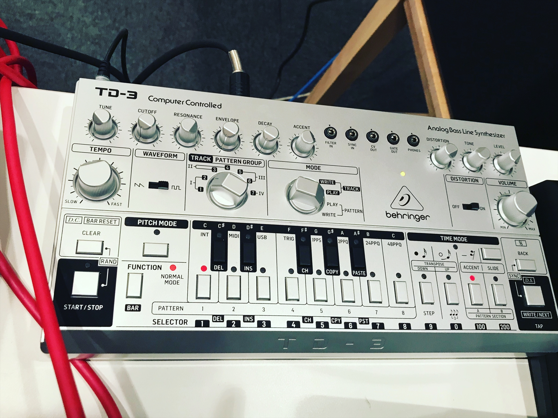 Behringer TD-3 | アナログ ベースライン シンセサイザー | Digiland