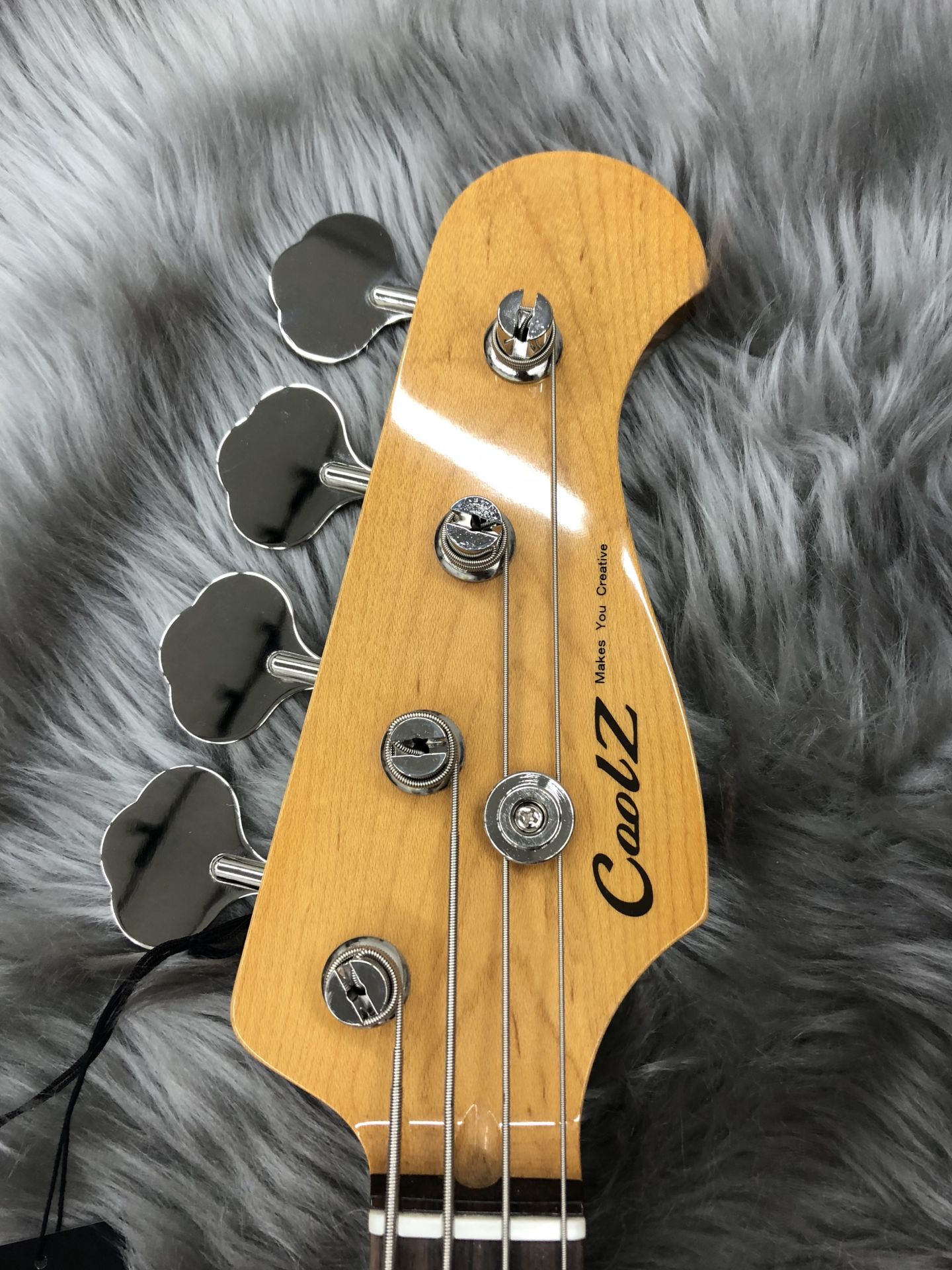 セール品情報】エレキベース Cool Z / ZPB-V/R 1点限りのお買得品です