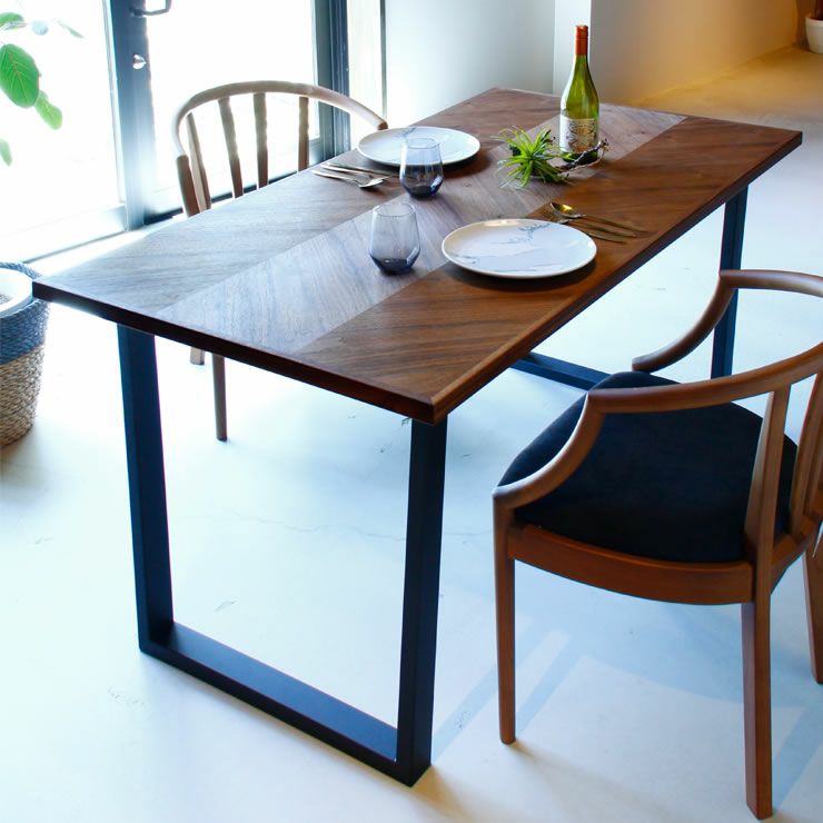 ヘリンボーン柄のモダンなダイニング ダイニングテーブル｜ダイニング